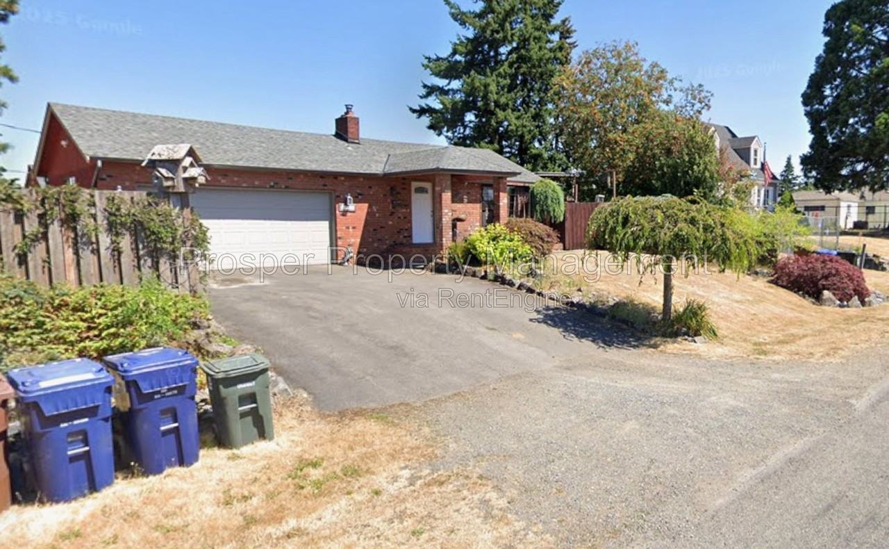 1323 S 35th St - Photo 3 of 3