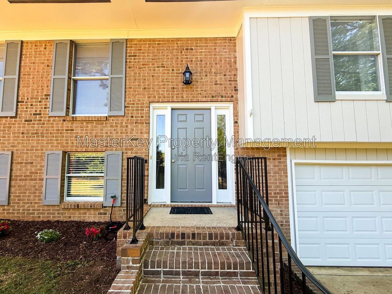 704 E Dynasty Dr - Photo 3 of 25
