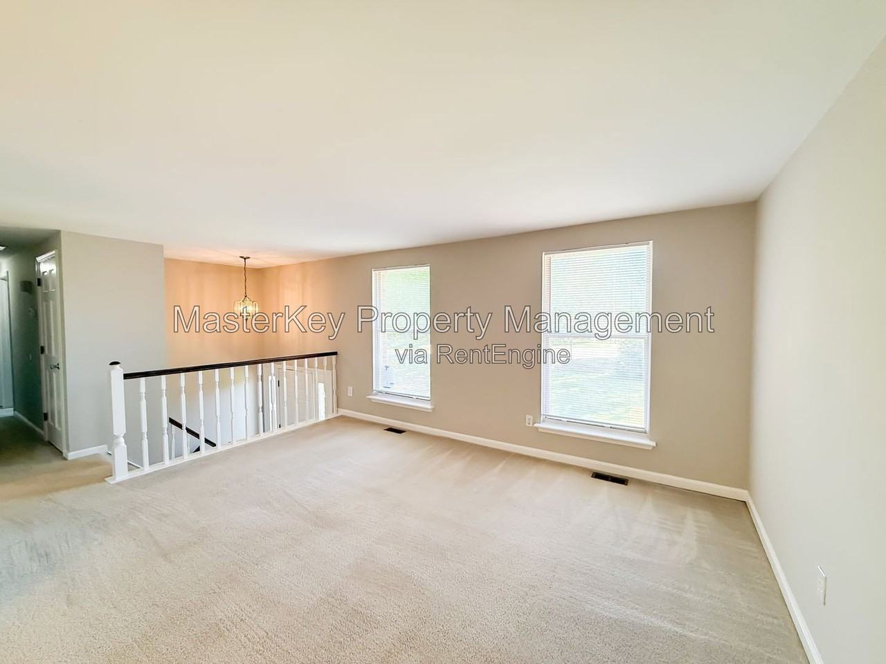 704 E Dynasty Dr - Photo 4 of 25