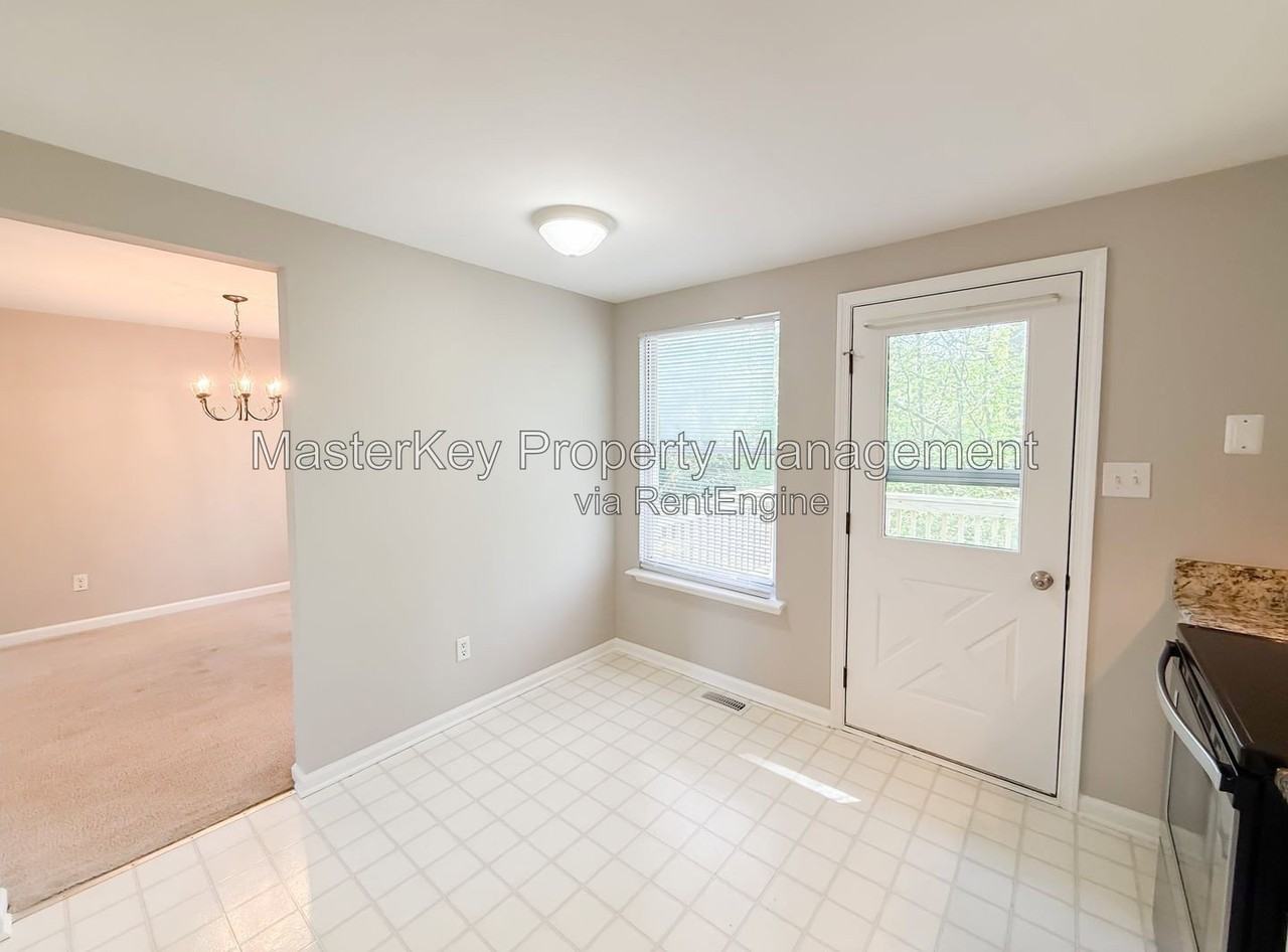 704 E Dynasty Dr - Photo 7 of 25
