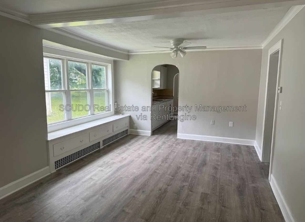 2723 Lathrop Ave - Photo 3 of 23