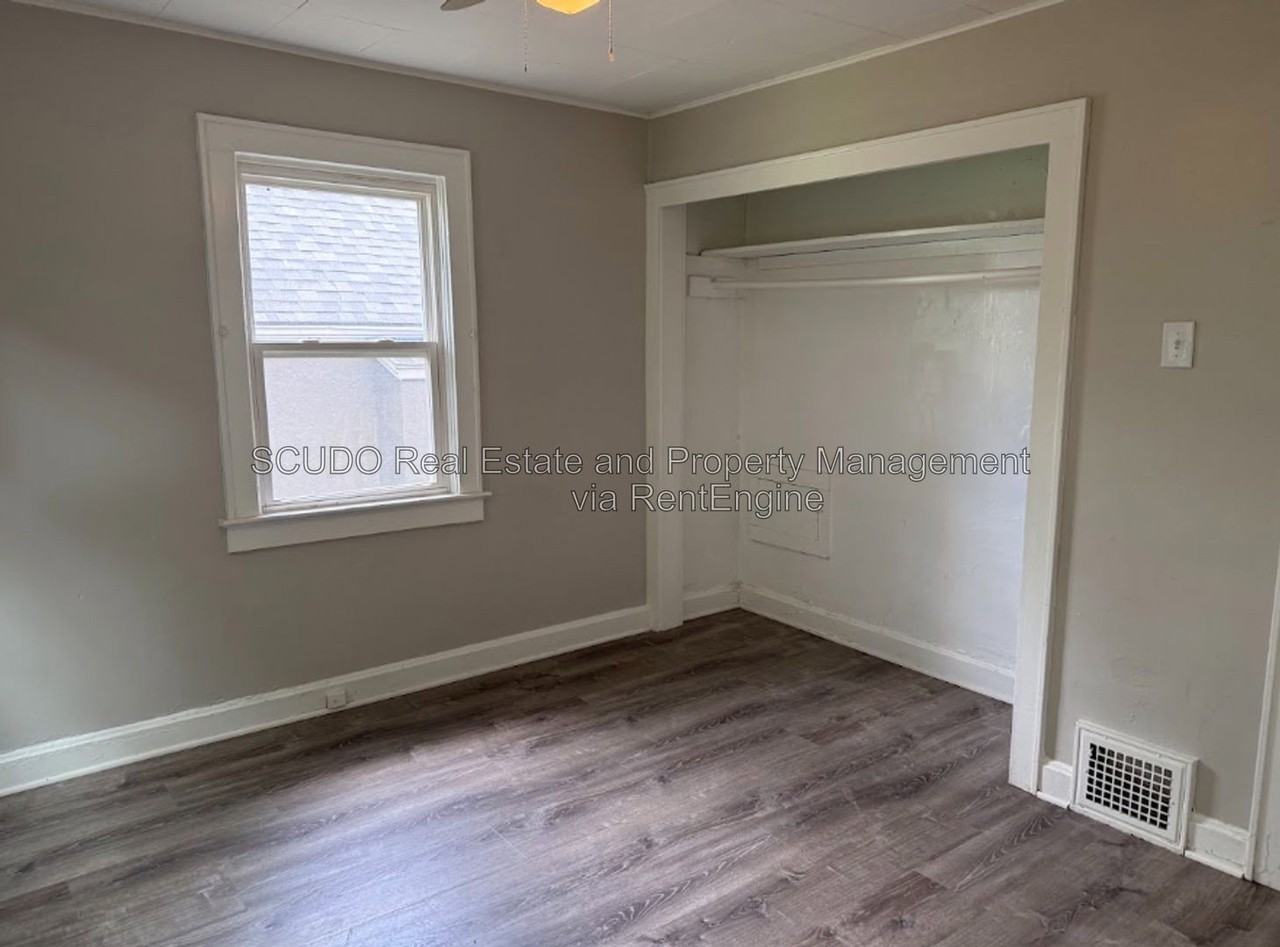2723 Lathrop Ave - Photo 5 of 23