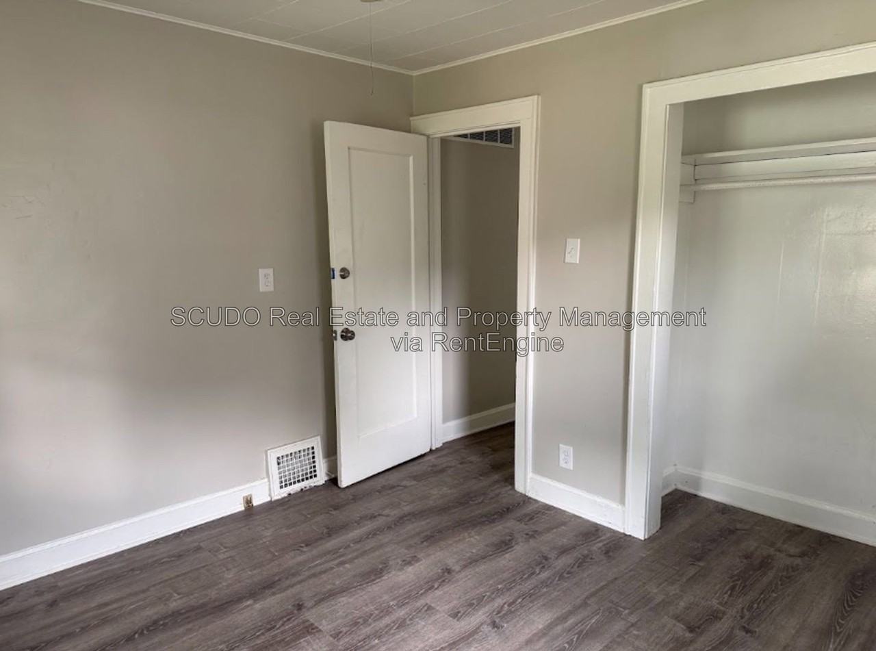 2723 Lathrop Ave - Photo 7 of 23