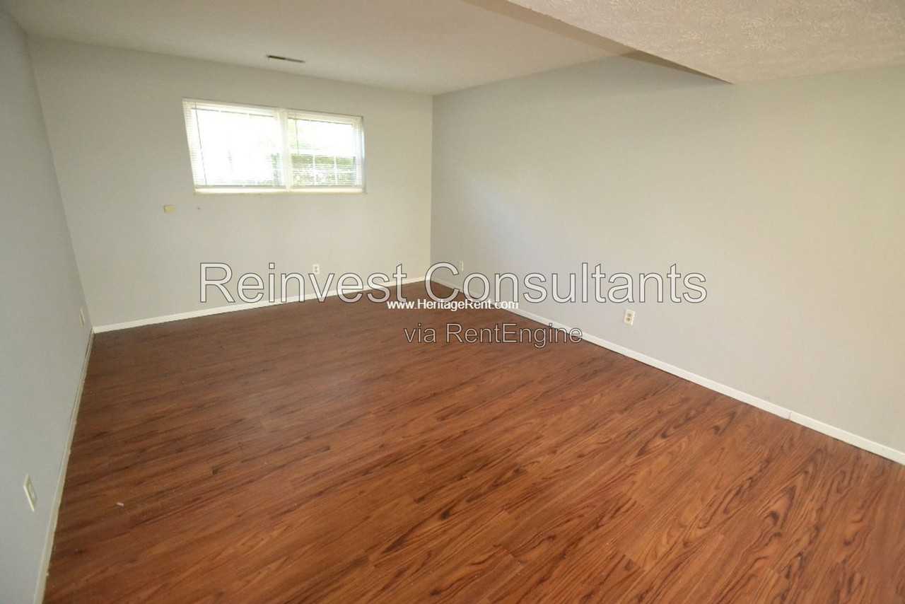 27 Wesleyan Ct #A - Photo 3 of 8