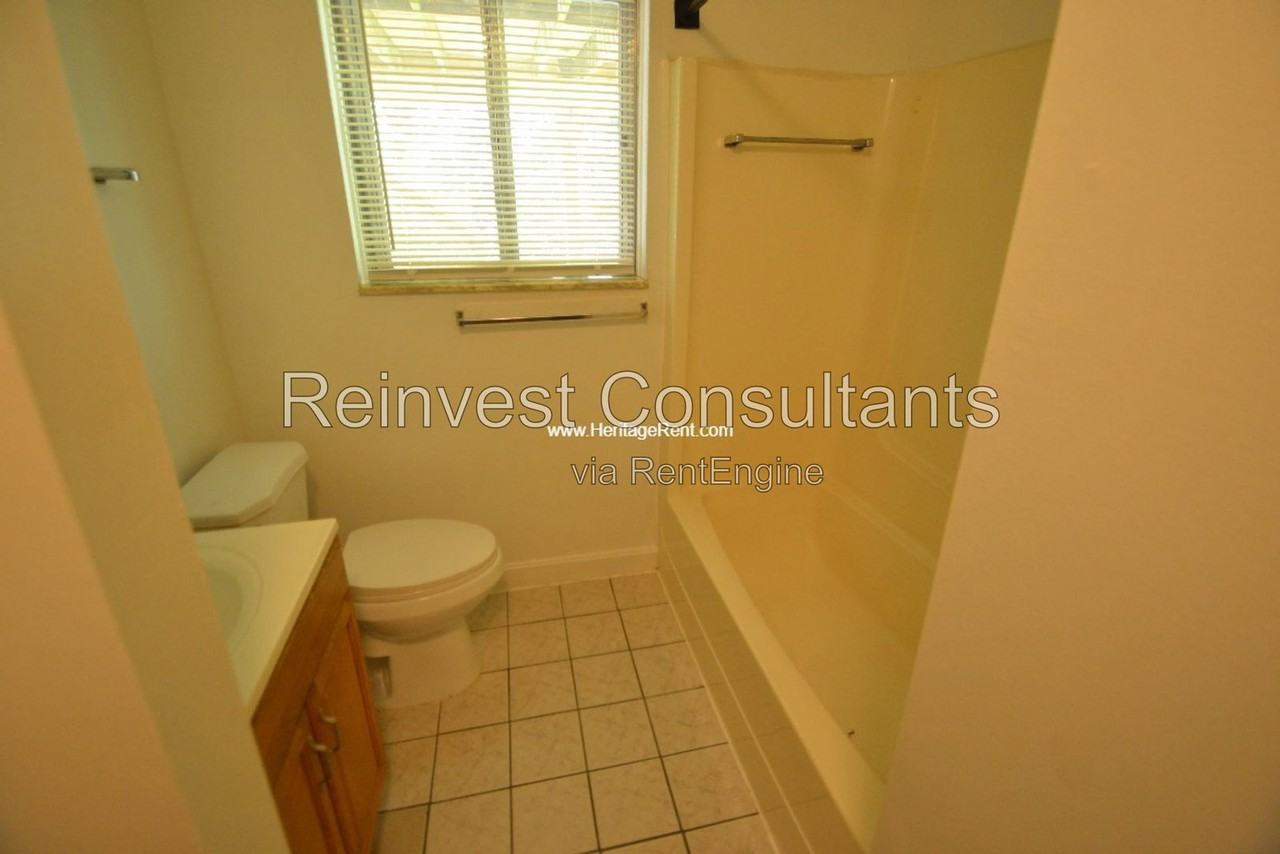27 Wesleyan Ct #A - Photo 5 of 8