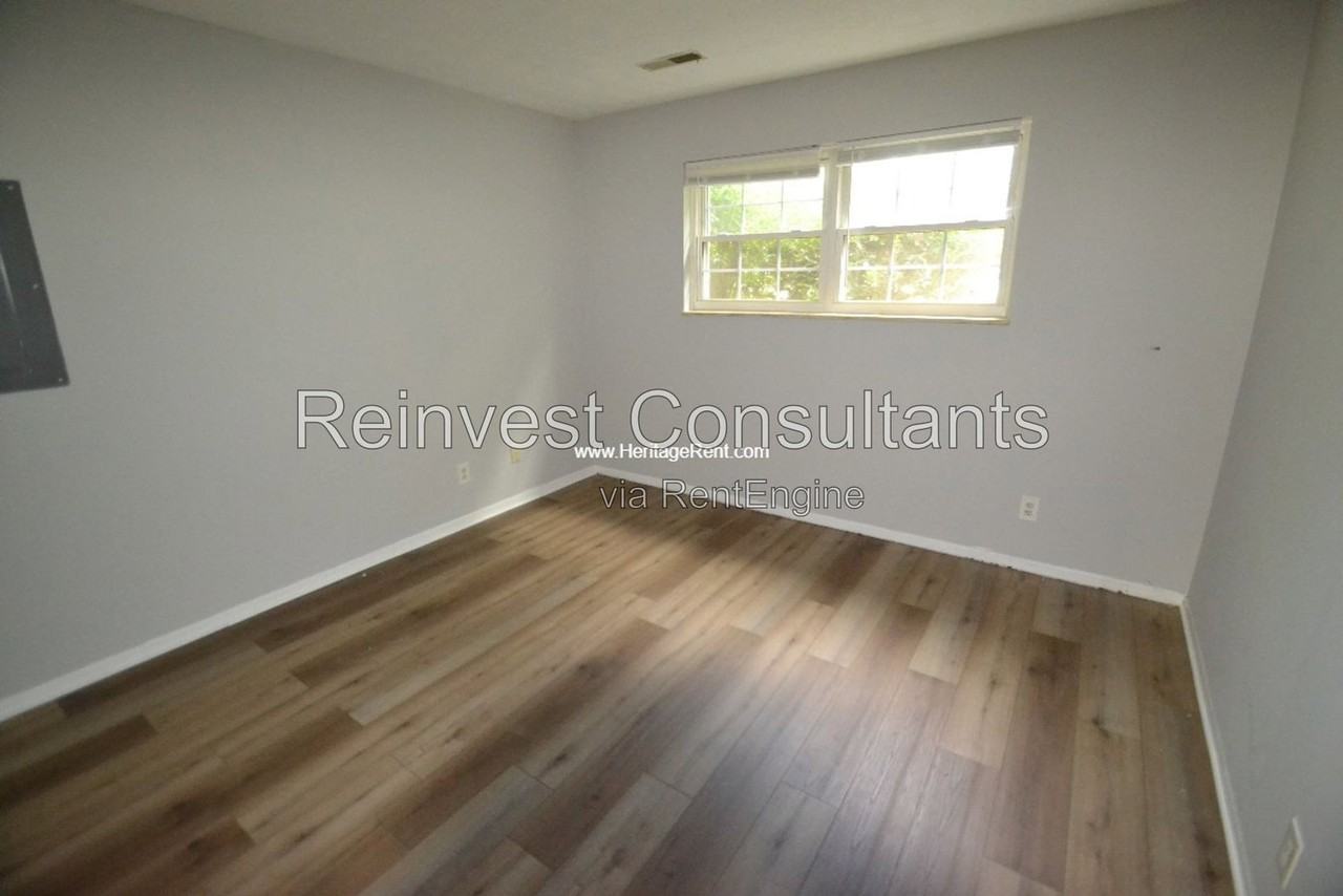 27 Wesleyan Ct #A - Photo 6 of 8