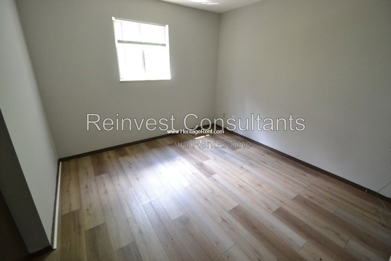 27 Wesleyan Ct #A - Photo 7 of 8