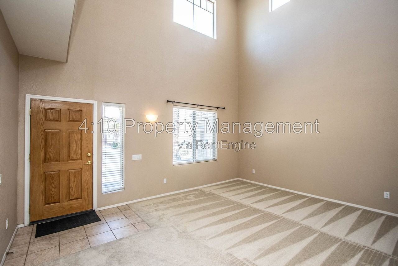 951 E Bellerive Pl - Photo 3 of 32