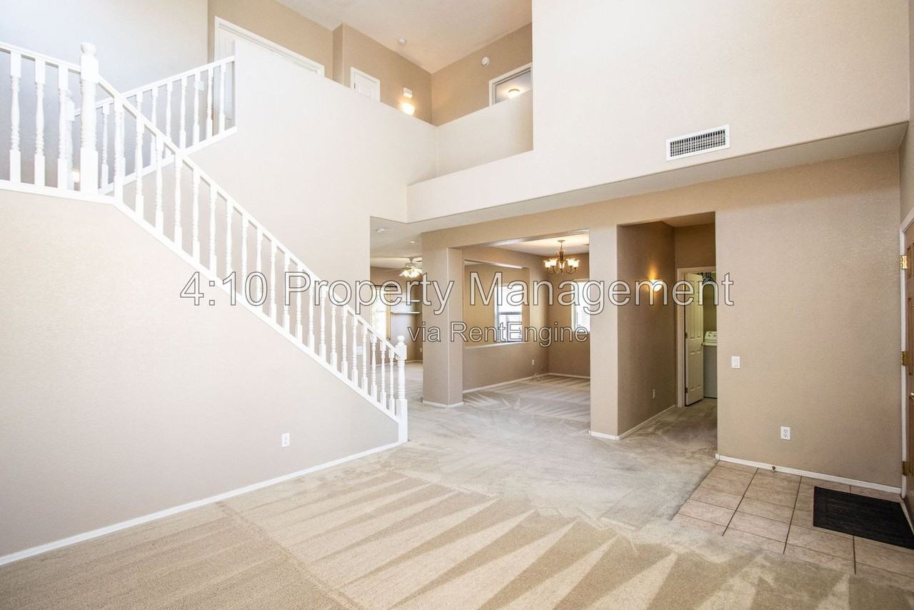 951 E Bellerive Pl - Photo 4 of 32