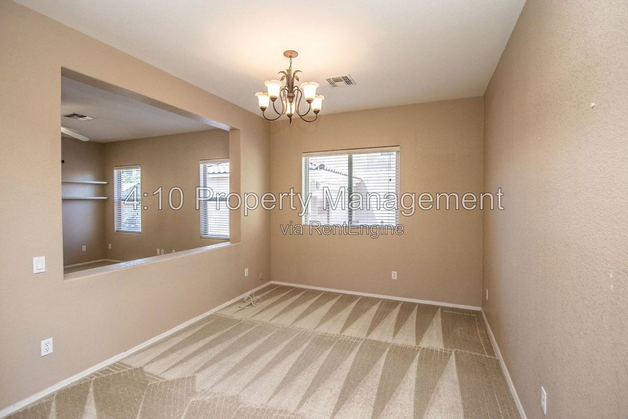 951 E Bellerive Pl - Photo 5 of 32