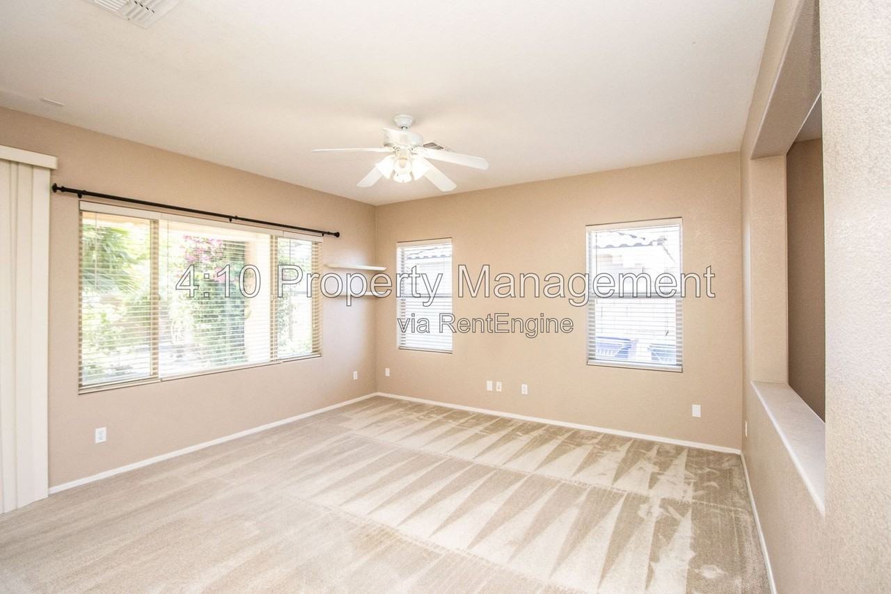 951 E Bellerive Pl - Photo 6 of 32