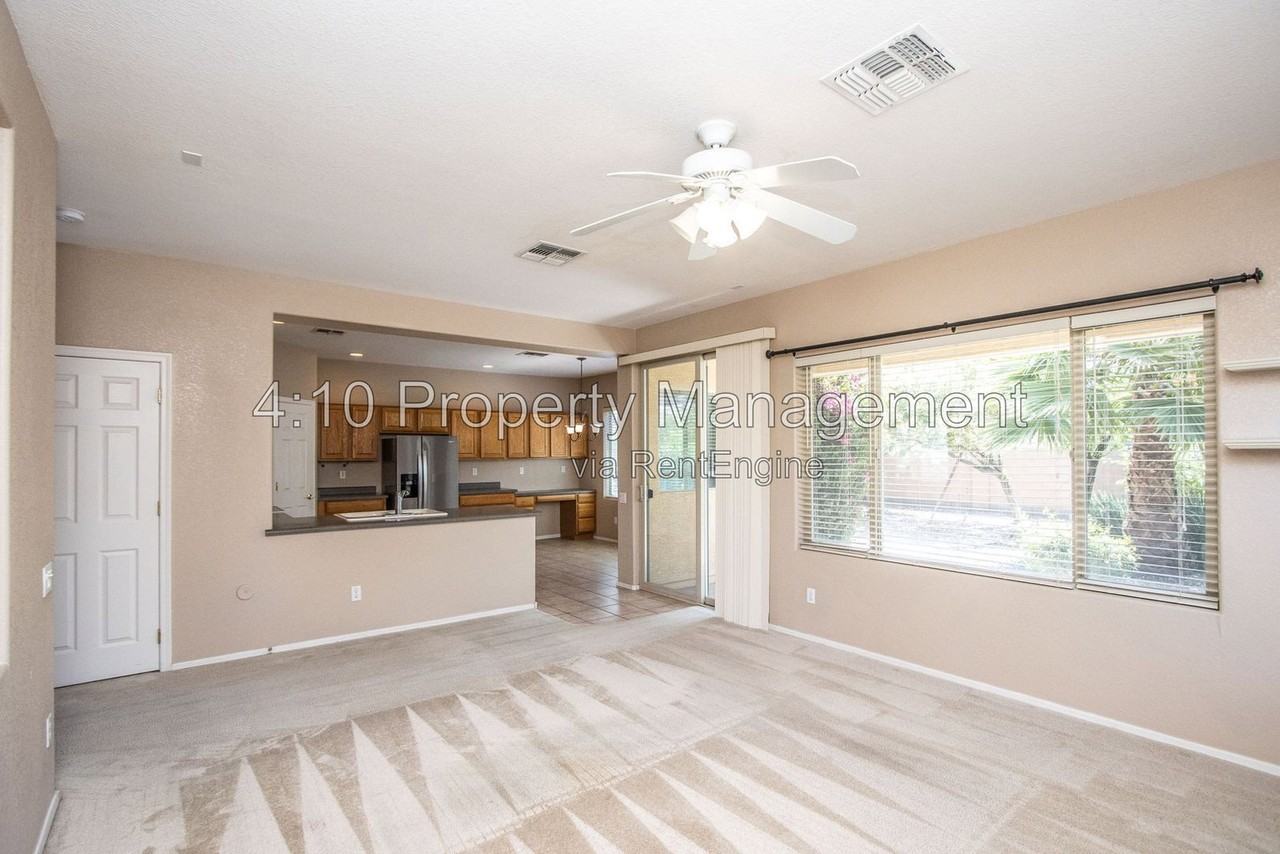 951 E Bellerive Pl - Photo 7 of 32