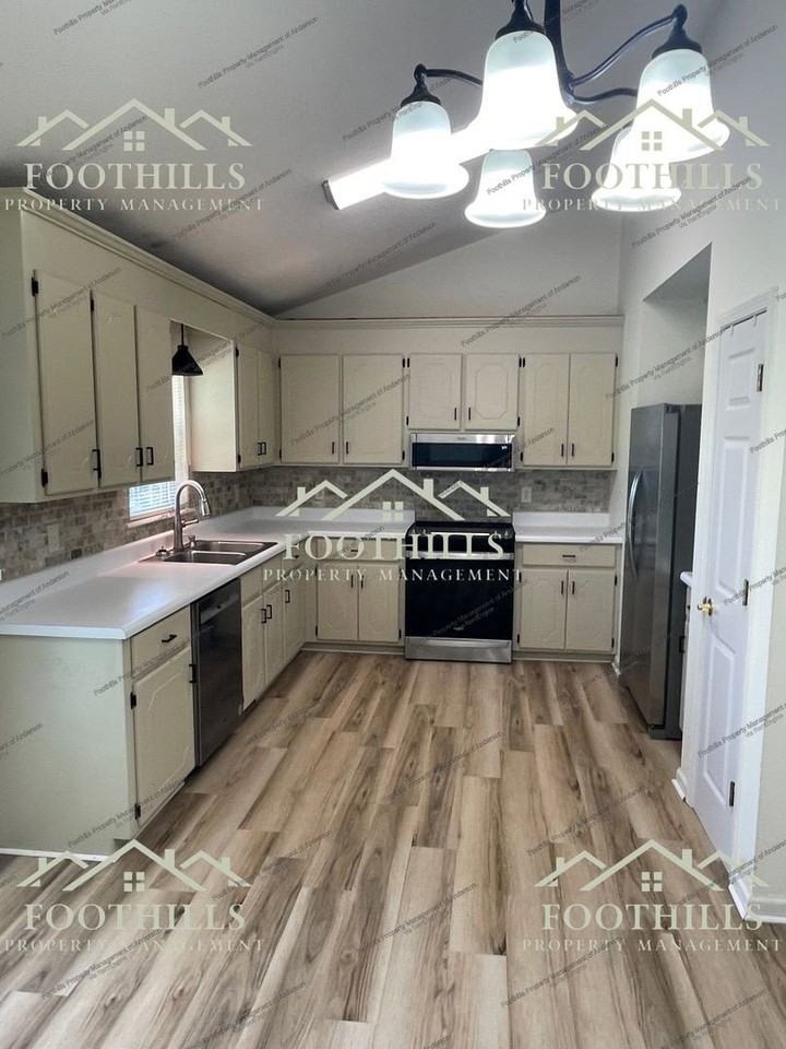 1950 Shackleburg Rd - Photo 4 of 12