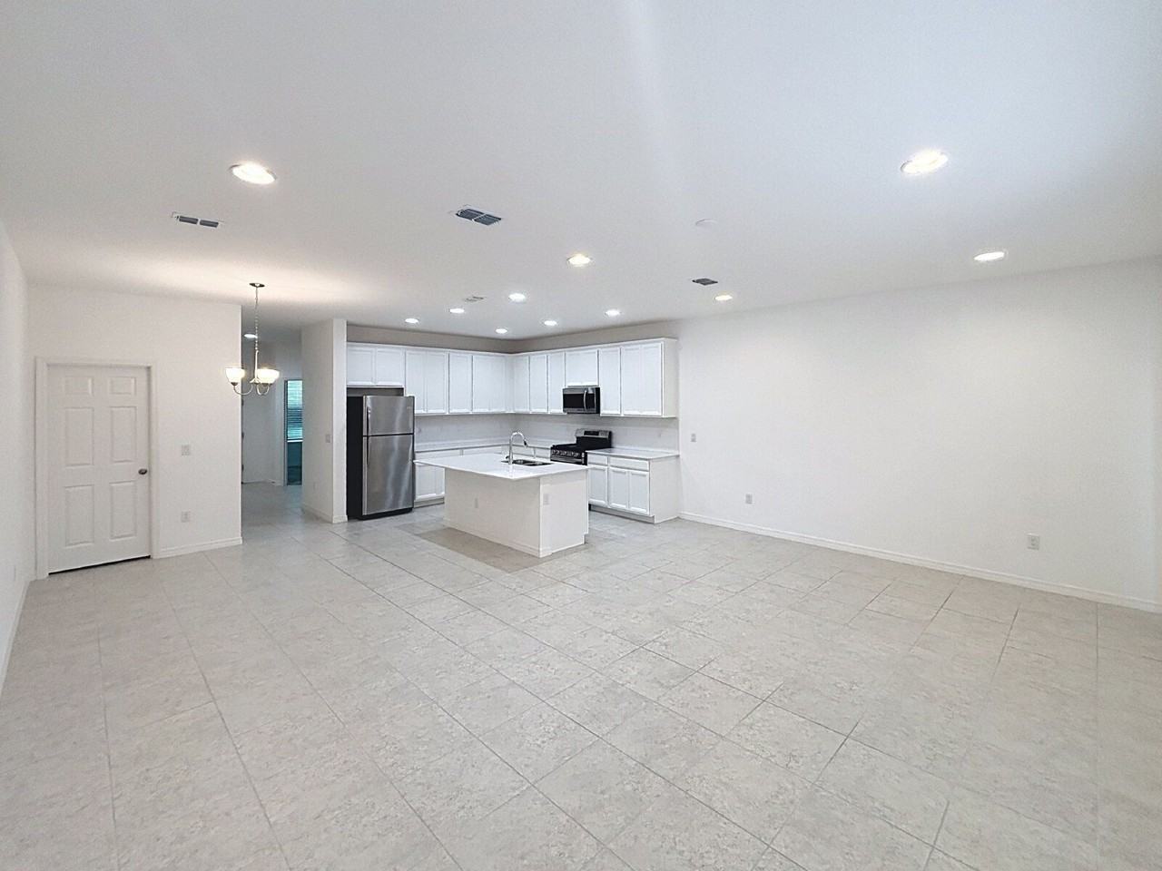 6310 Goldcoast Ave - Photo 4 of 30