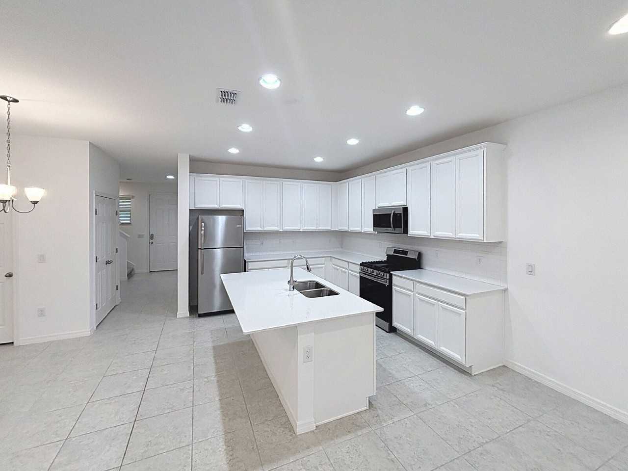 6310 Goldcoast Ave - Photo 5 of 30