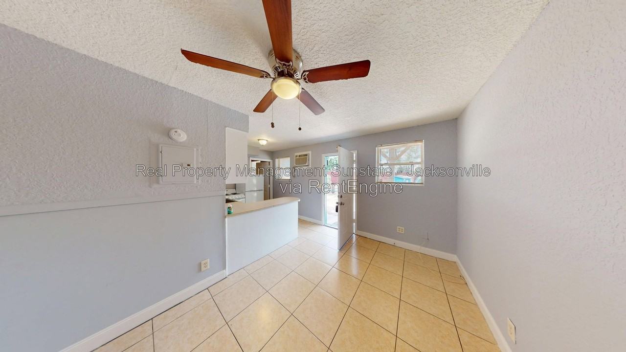 10342 Atlantic Cir #04 - Photo 5 of 14