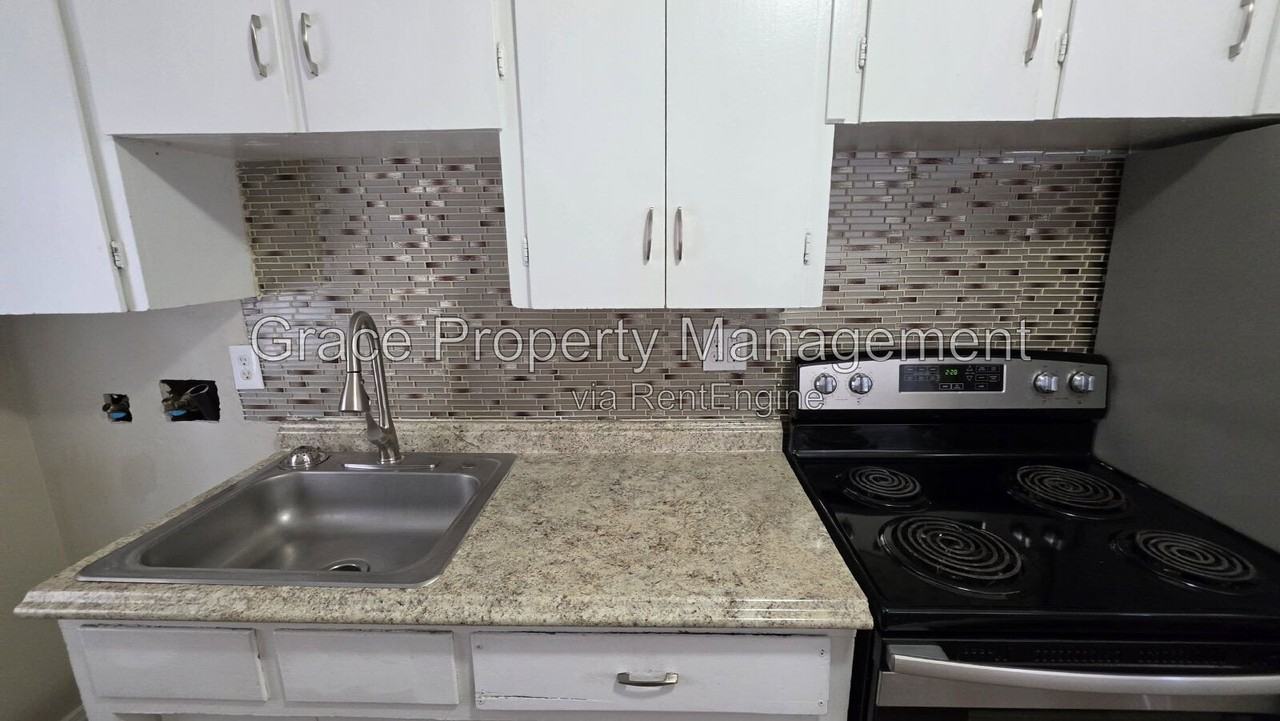 7691 Leyden Ln - Photo 5 of 15