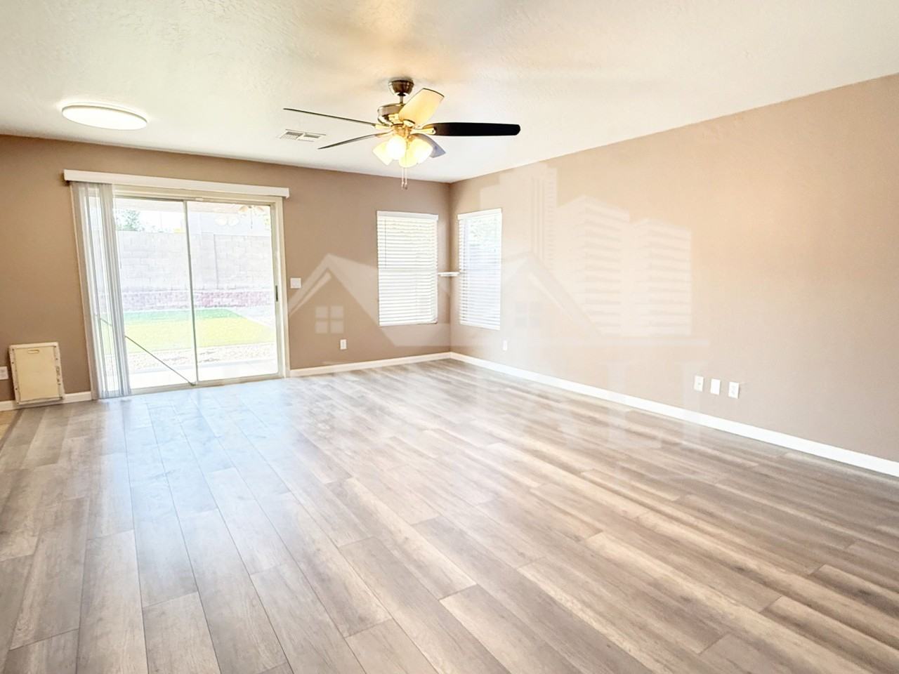 11810 W Sunnyside Dr - Photo 3 of 25