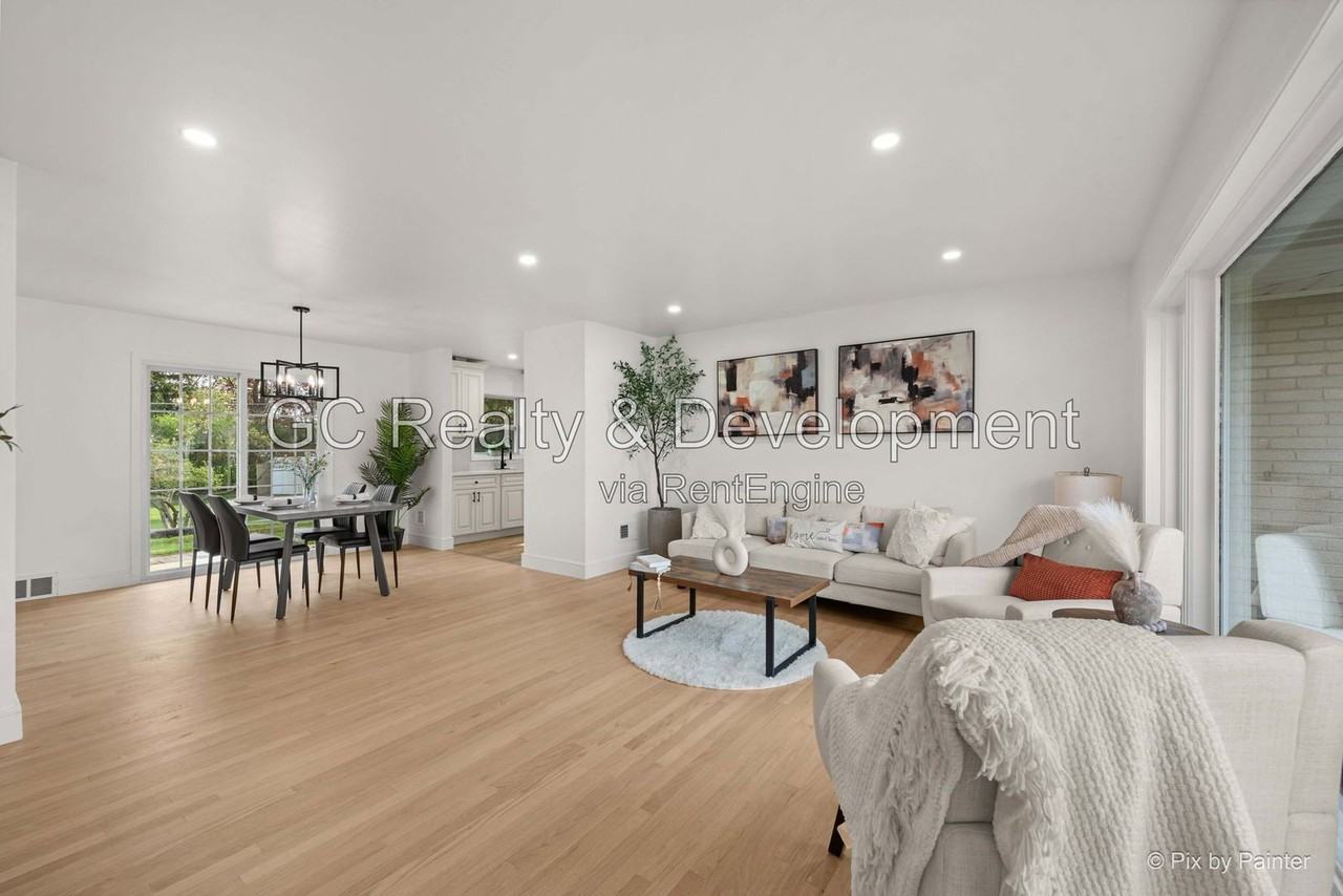 2015 Maplewood Rd - Photo 2 of 31