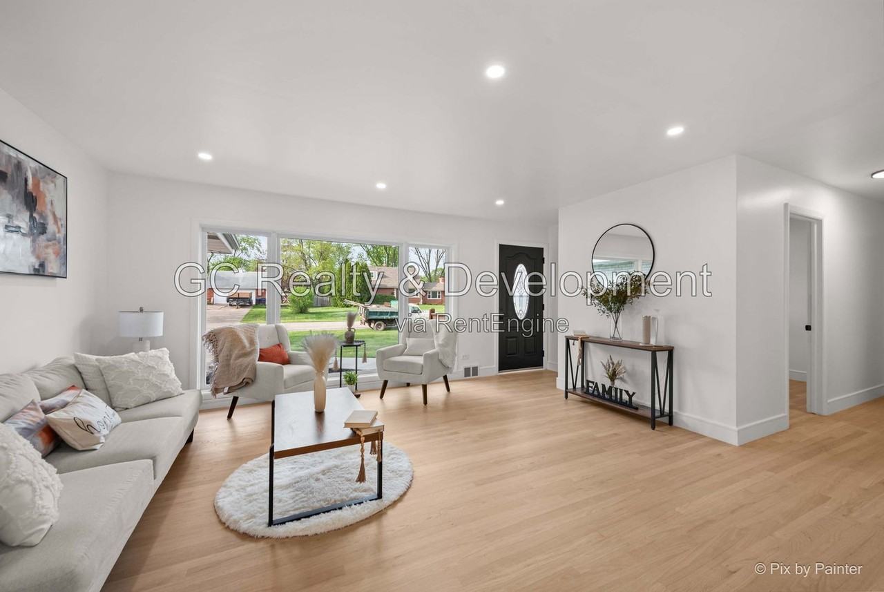2015 Maplewood Rd - Photo 3 of 31