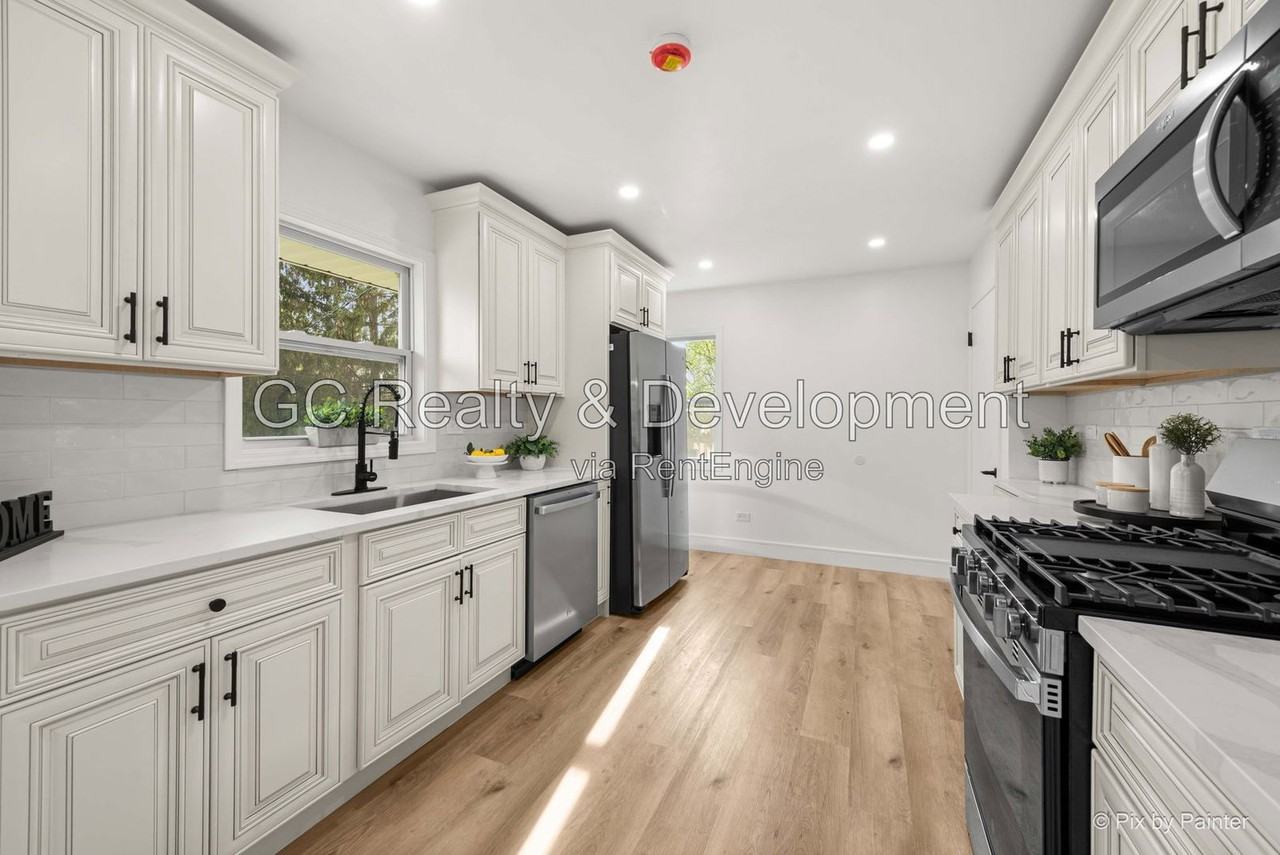 2015 Maplewood Rd - Photo 7 of 31