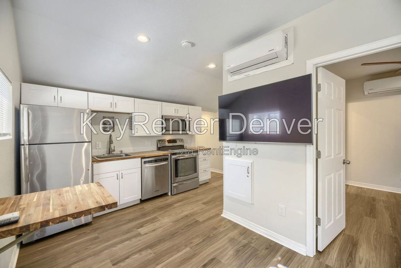 2072 Emporia St - Photo 3 of 18