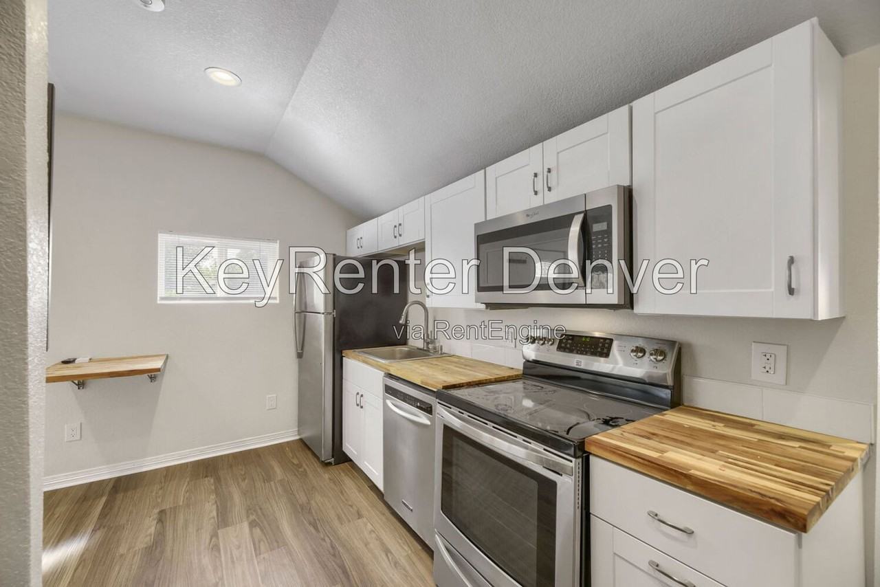 2072 Emporia St - Photo 7 of 18