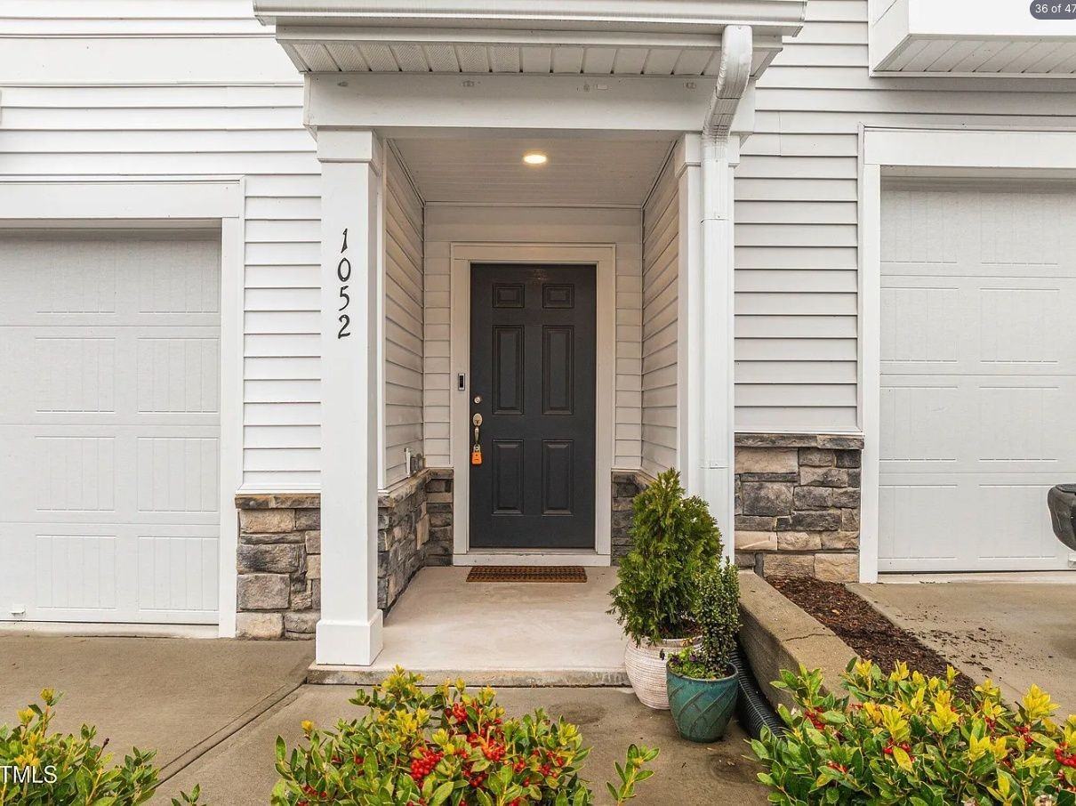 1052 Shoreside Dr - Photo 3 of 35