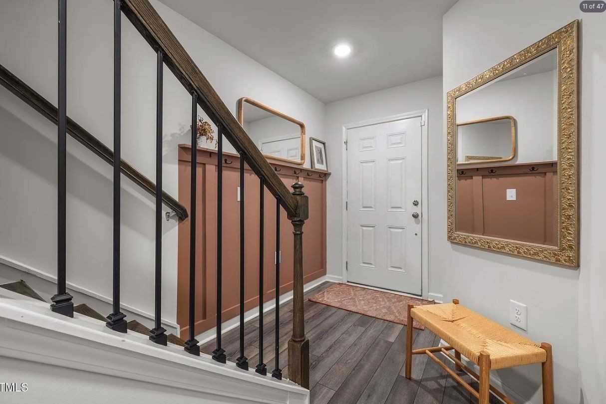 1052 Shoreside Dr - Photo 4 of 35