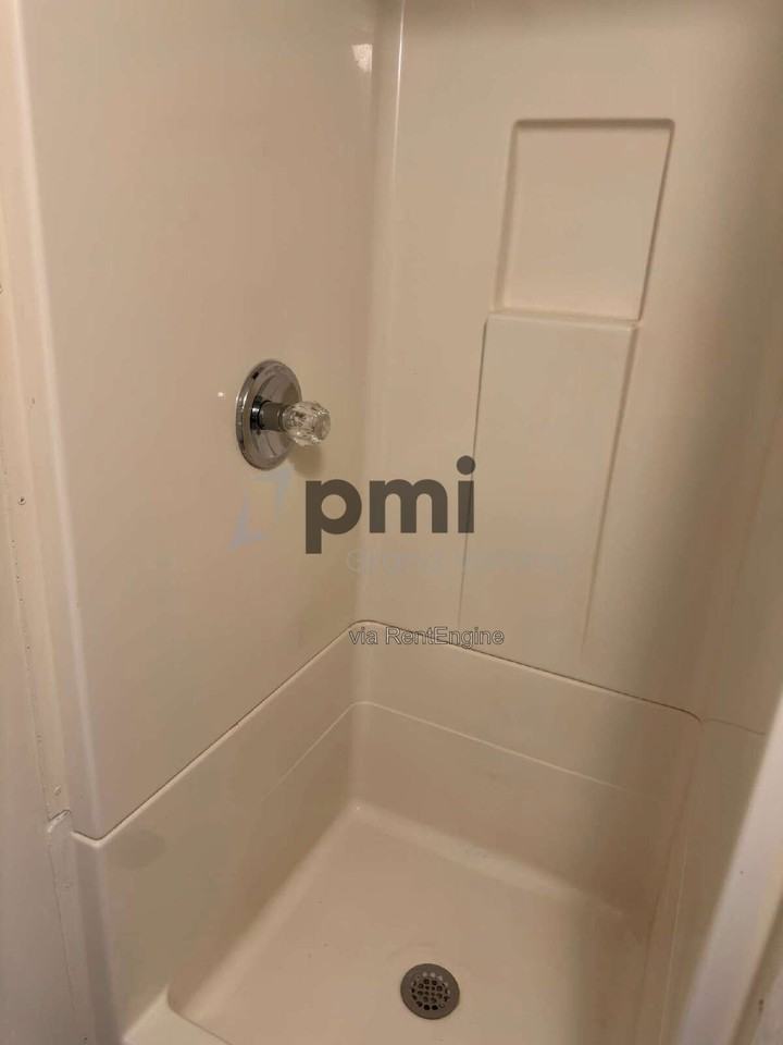 601 1/2 Monroe Ave #14 - Photo 3 of 18