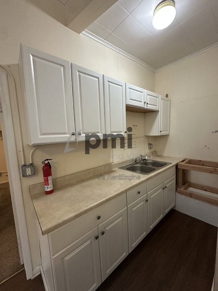 601 1/2 Monroe Ave #14 - Photo 7 of 18