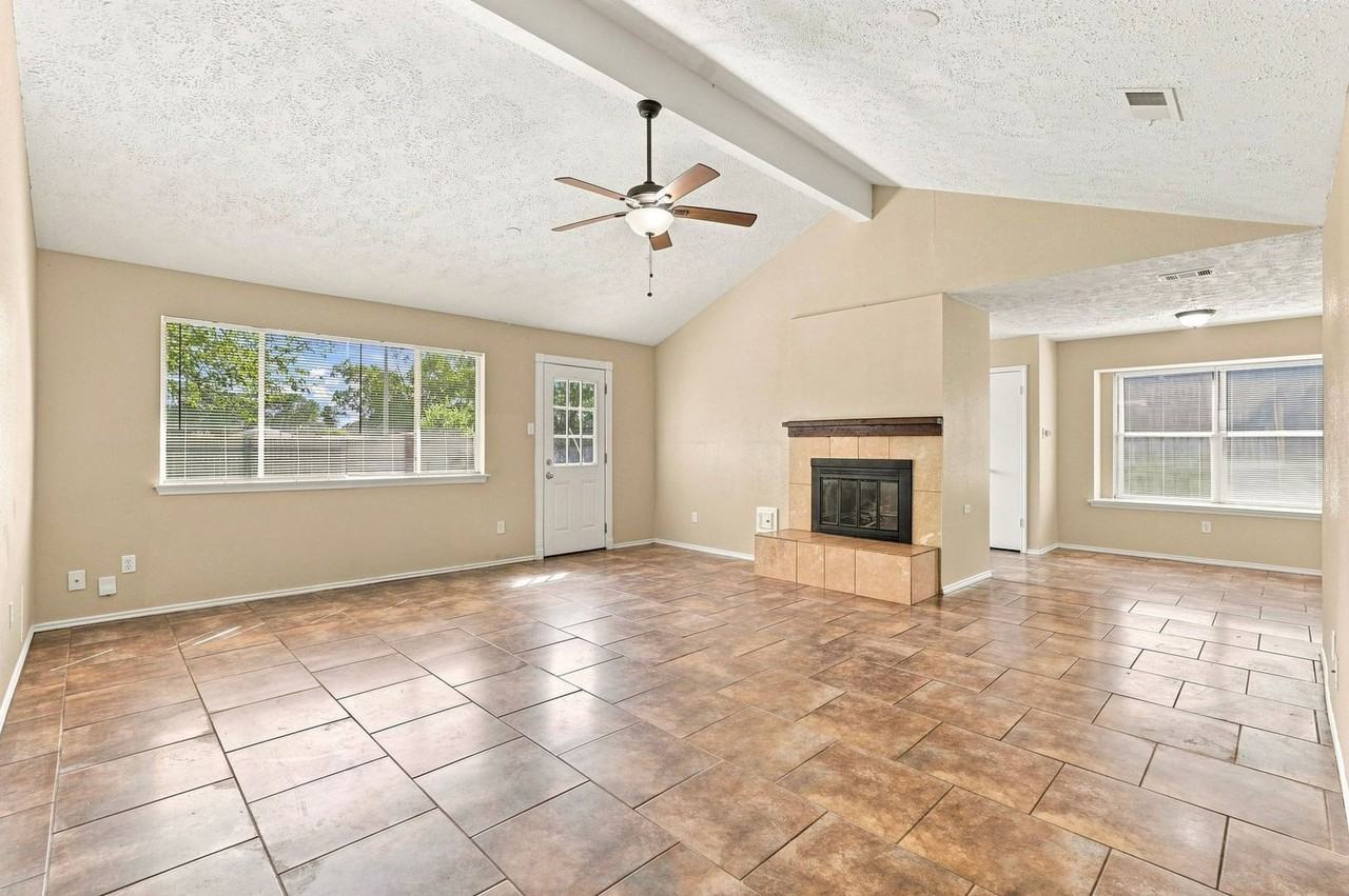 19315 Spanish Needle Dr - Photo 5 of 25