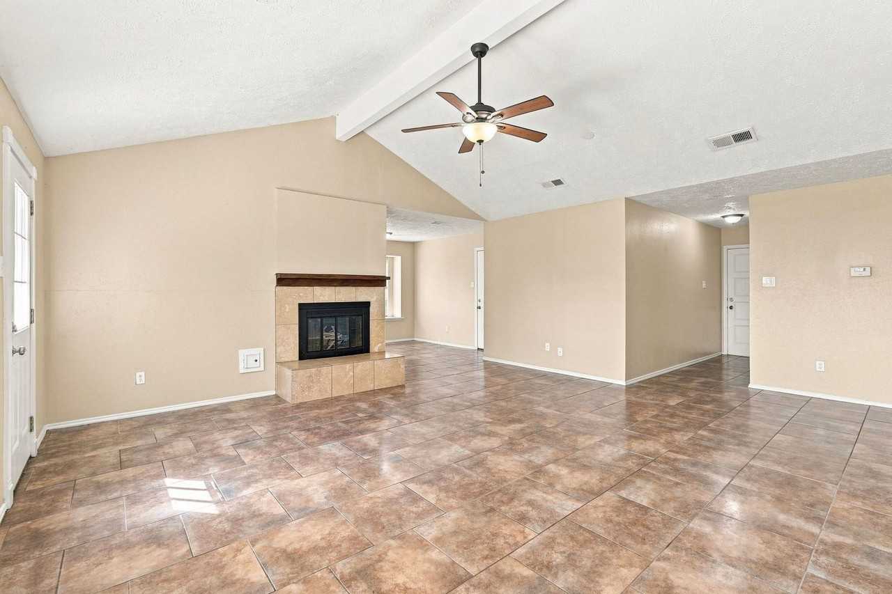 19315 Spanish Needle Dr - Photo 6 of 25