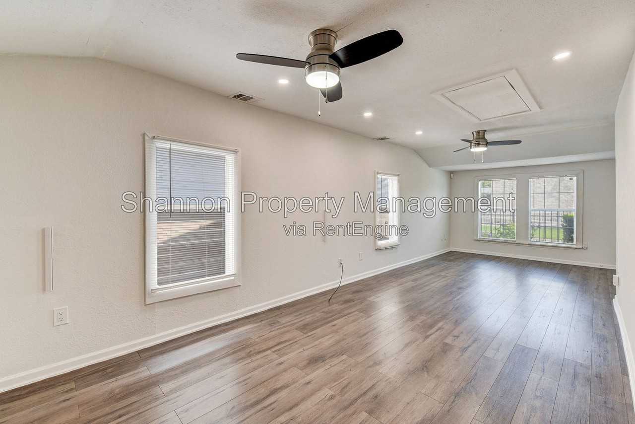 100 E 33rd St - Photo 3 of 20