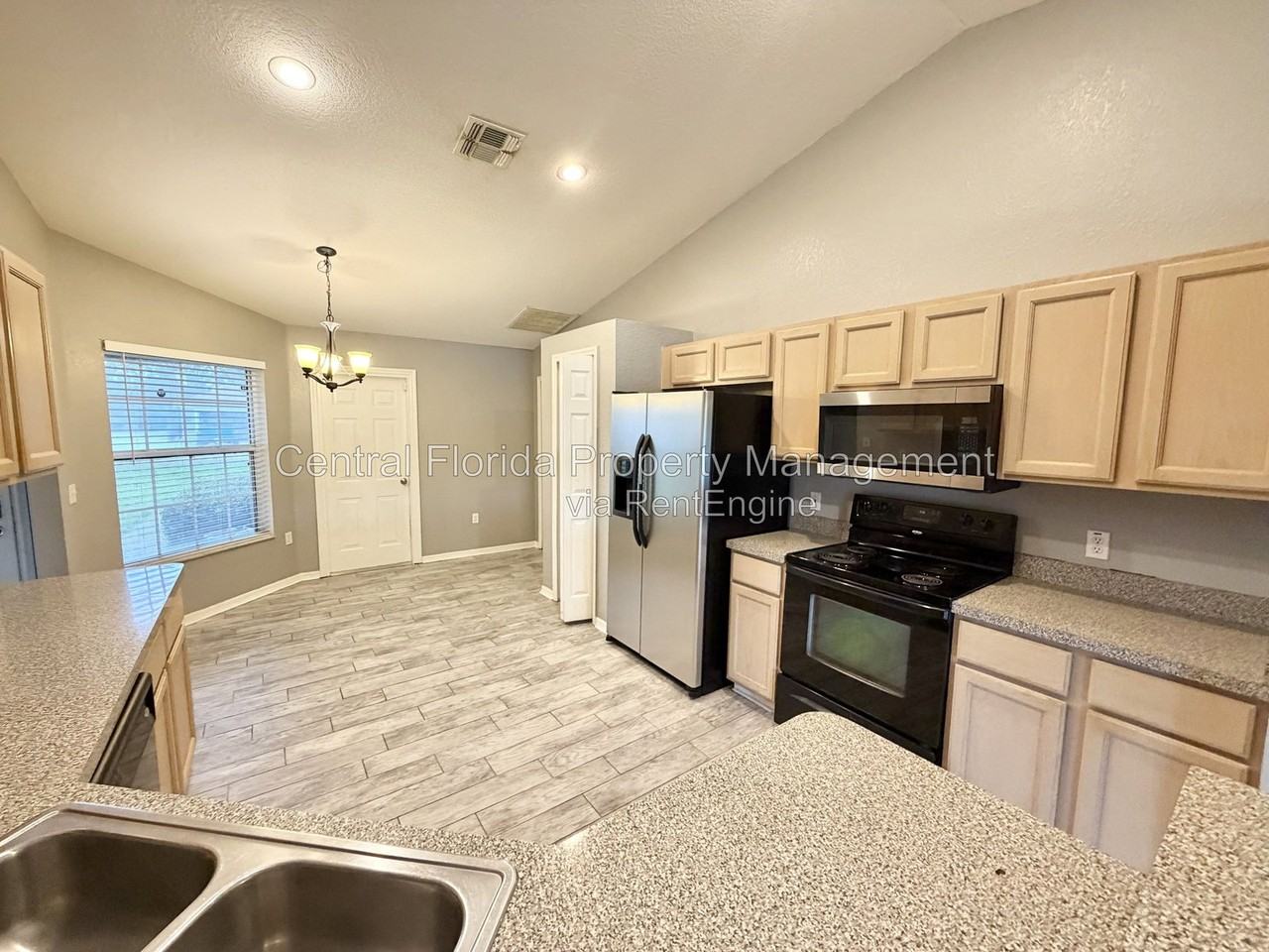 3805 Springlake Village Ct - Photo 5 of 24