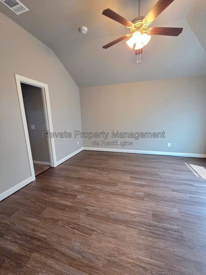 2210 Starwood Way - Photo 5 of 15