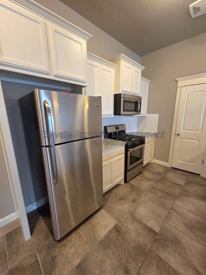 2210 Starwood Way - Photo 7 of 15