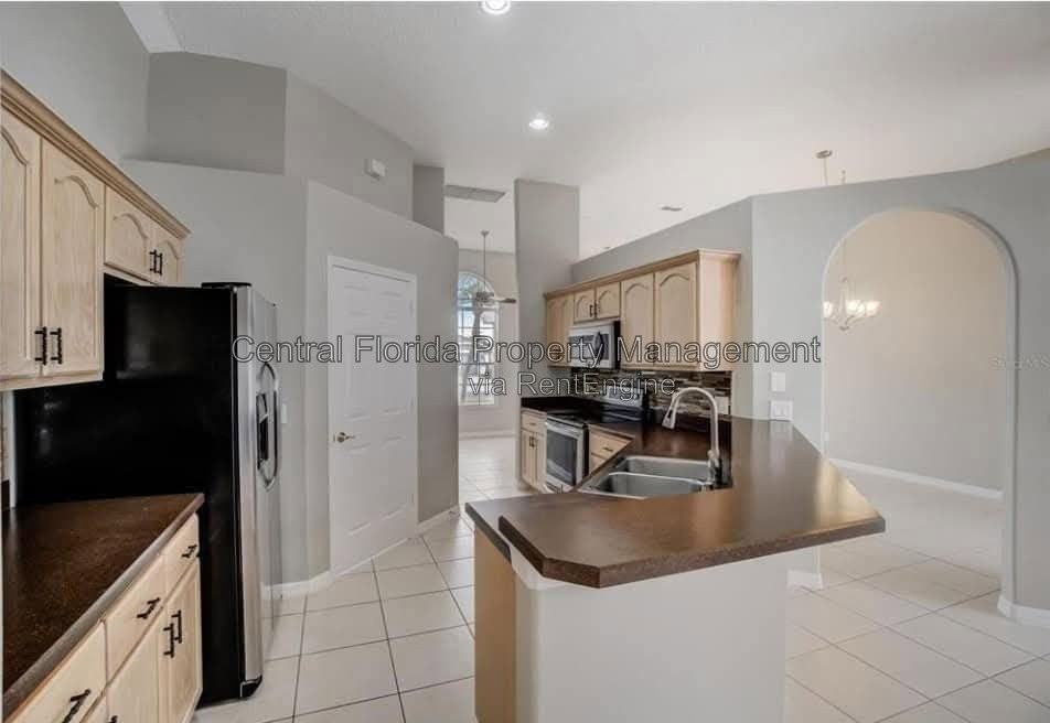 1061 Seneca Trl - Photo 5 of 14
