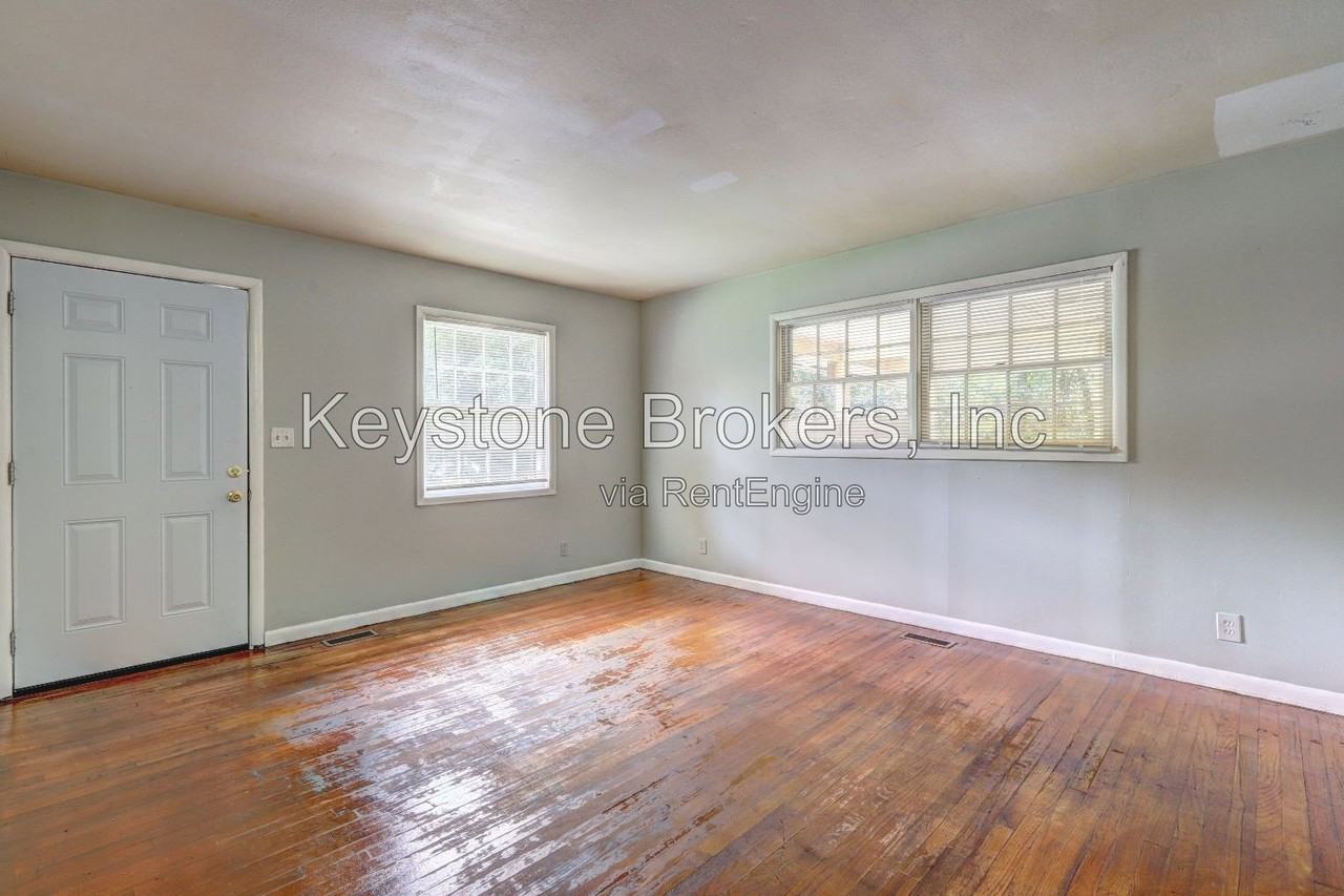 2475 N Groveland Cir - Photo 2 of 6