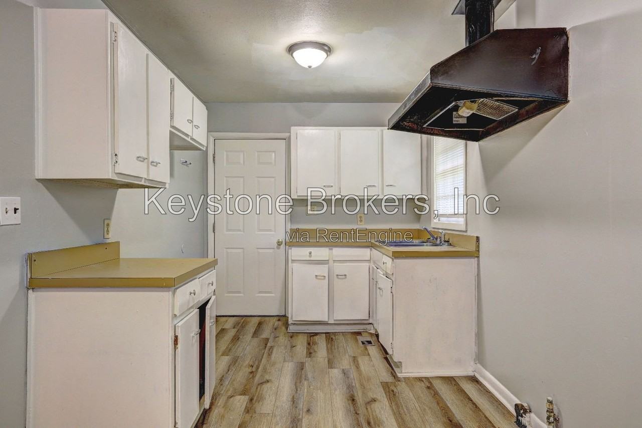 2475 N Groveland Cir - Photo 3 of 6