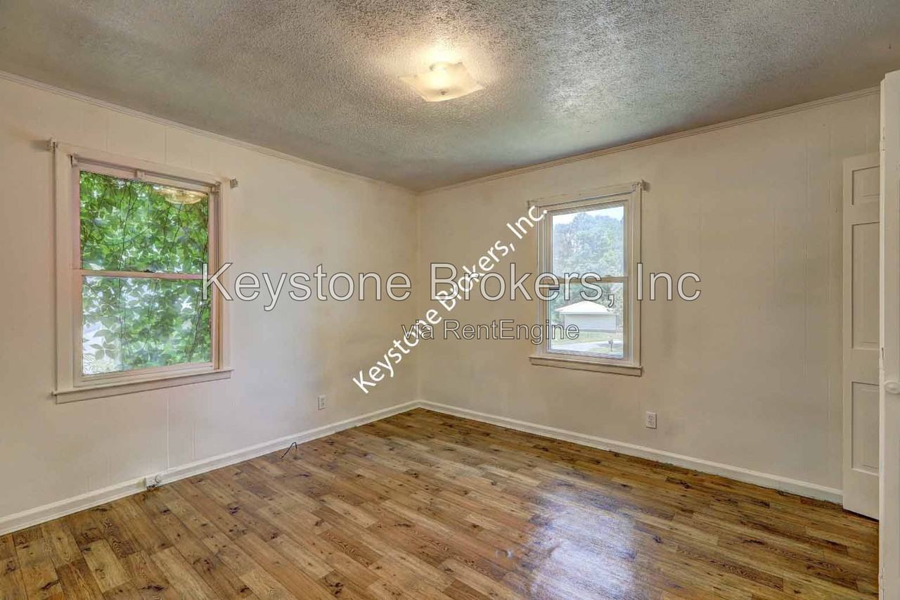 3480 Warpath Rd - Photo 5 of 10