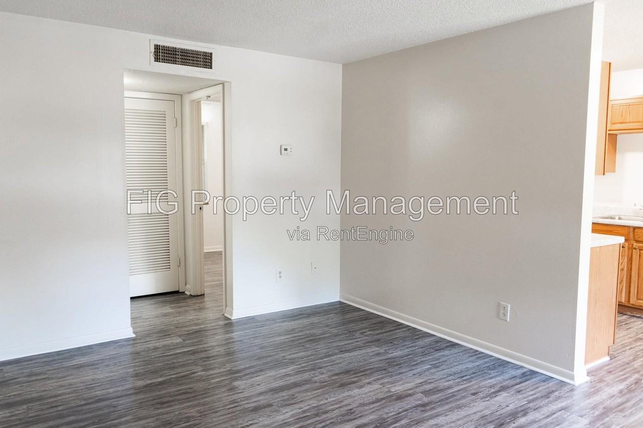 706 E Inskip Dr #12 - Photo 3 of 9
