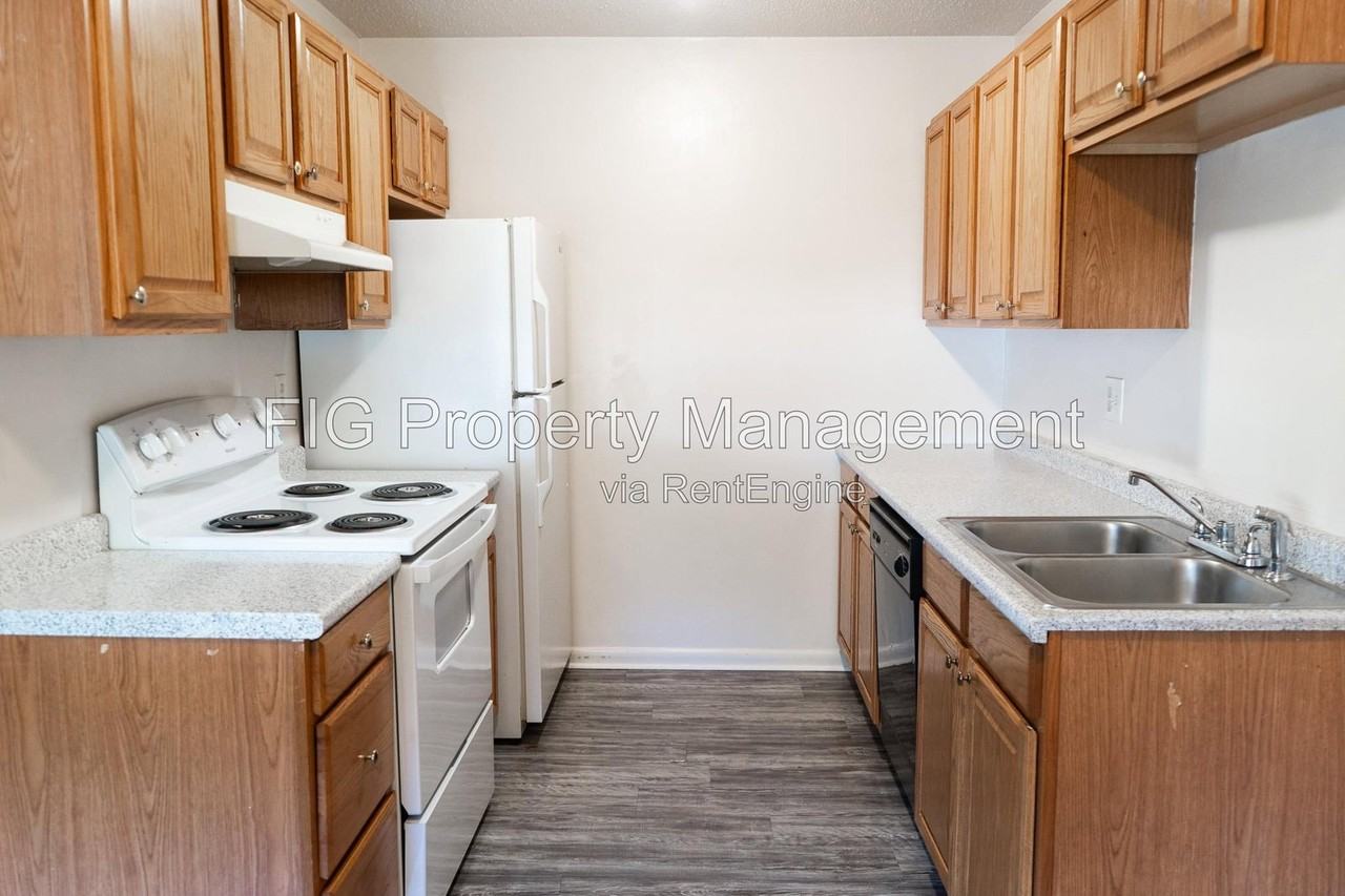 706 E Inskip Dr #12 - Photo 5 of 9