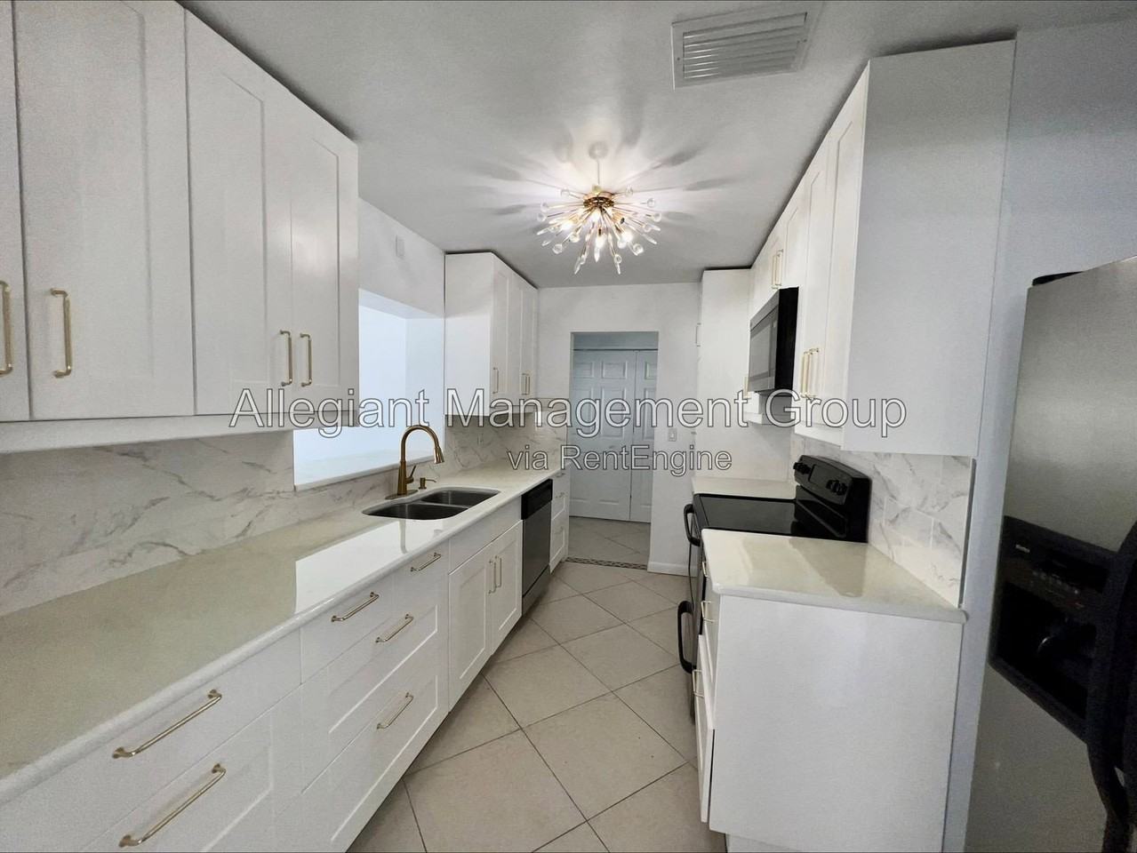 1211 Lehigh St - Photo 3 of 25