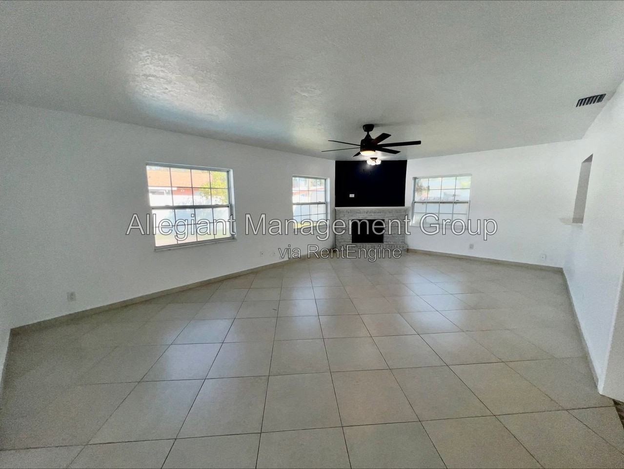 1211 Lehigh St - Photo 4 of 25