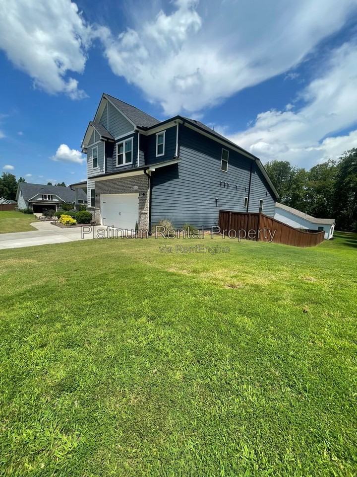 3215 Summerpoint Xing - Photo 2 of 50