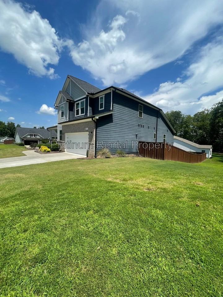 3215 Summerpoint Xing - Photo 3 of 50