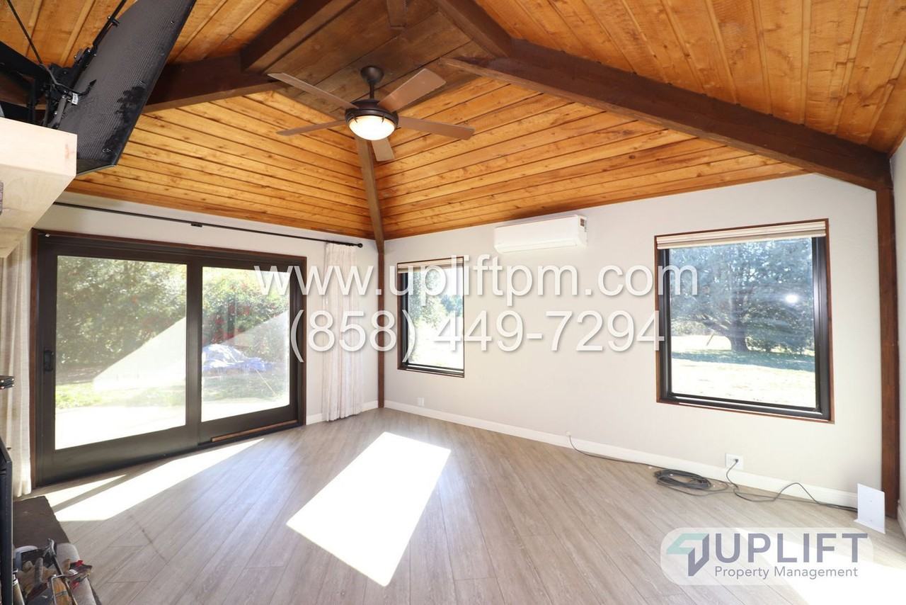 4721 Meadowridge Rd - Photo 4 of 19