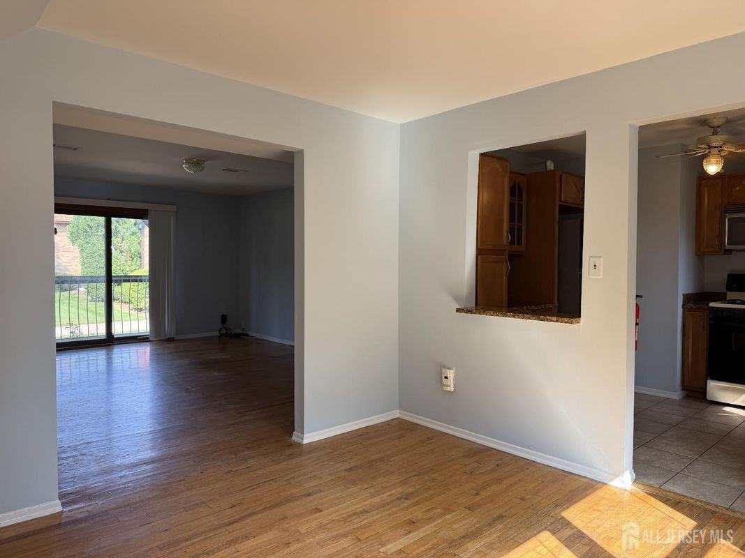 1105 N Oaks Blvd - Photo 4 of 24