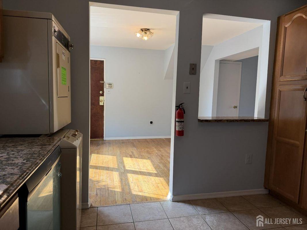 1105 N Oaks Blvd - Photo 5 of 24
